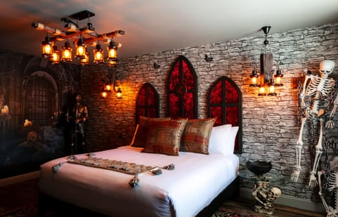 Medieval Dungeon King | Free WiFi, bed sheets