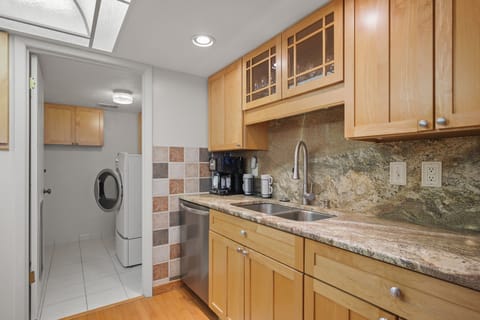 Condo, Multiple Beds, Balcony, Ocean View | Private kitchen | Fridge, microwave, oven, stovetop