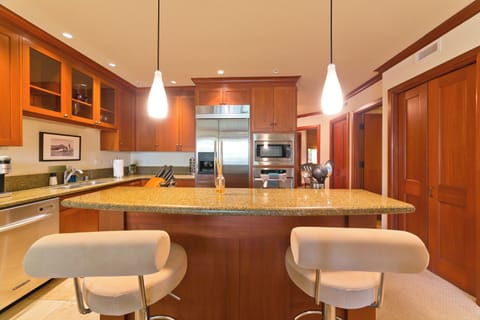 Condo | Private kitchen | Full-size fridge, microwave, oven, stovetop