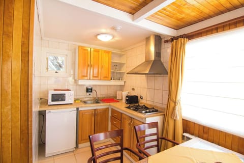 Standard Cabin | Private kitchenette