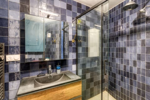 House | Bathroom | Shower, free toiletries, towels
