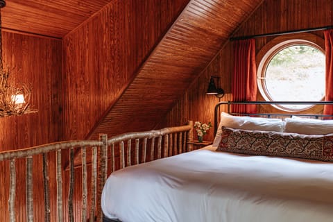 Signature Cabin, Fireplace, Annex Building | Premium bedding, minibar, in-room safe, individually decorated