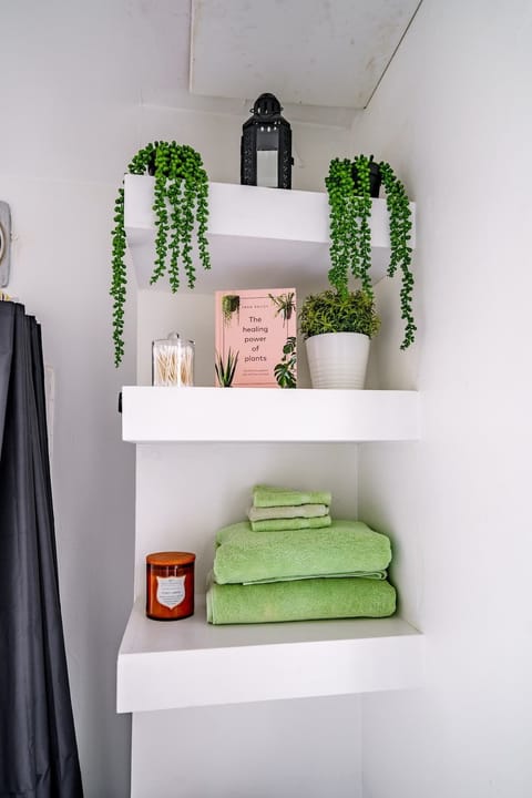 Best experience in Ohio Columbus
Step into an elegant bathroom that’s both luxurious and affordable. Clean lines, stylish fixtures, and a spacious layout offer a uniquely cozy retreat