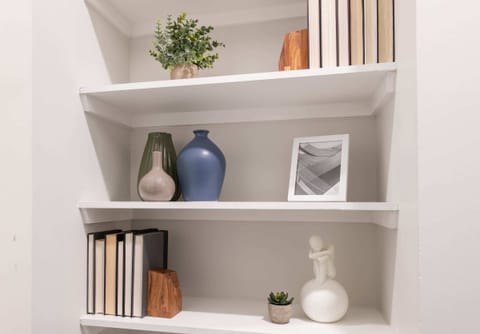 Smart TV, Netflix, Hulu, streaming services