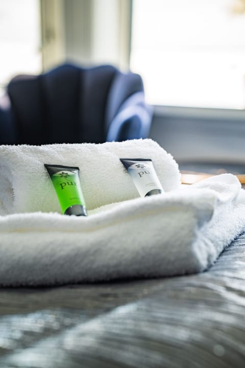 Luxury Double Room, Ensuite, Sea View | Iron/ironing board