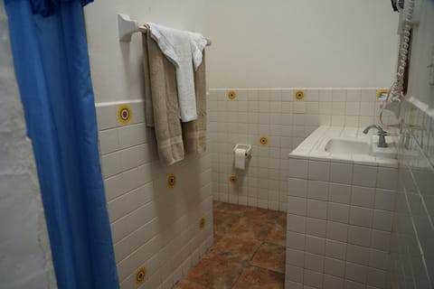 Classic Quadruple Room, 1 Bedroom | Bathroom | Free toiletries, hair dryer, towels