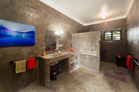 Design Bungalow | Bathroom | Shower, hair dryer, towels, soap