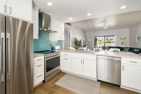 Kitchen with lots of space and all 4 appliances!