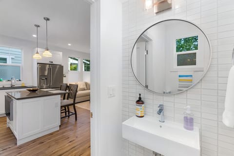 Classic Apartment | Bathroom | Towels