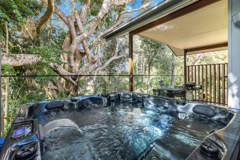 Figtree Villa | Private spa tub