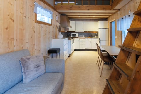 Wolverine Loft Cabin (animals allowed) | Free WiFi, bed sheets