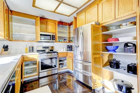 Fully stocked kitchen equipments