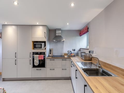 Kitchen/diner | Cowcroft - Hammerton Hall, Litton, near Buxton