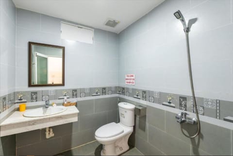 Family Quadruple Room, 2 Queen Beds | Bathroom | Shower, rainfall showerhead, hair dryer, towels