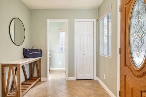 Foyer features a bathroom.