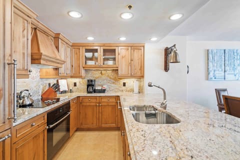 1685567654405-1720-4