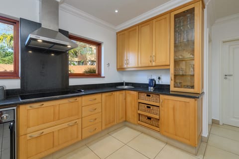 Superior Villa | Private kitchen | Electric kettle, cookware/dishes/utensils