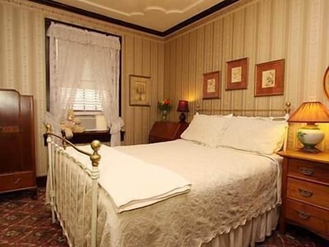 #10 Historic Queen Room | Premium bedding, rollaway beds, bed sheets