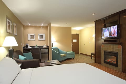 Junior Suite, 1 King Bed, City View (Wet Bar) | Desk, iron/ironing board, free cribs/infant beds, free WiFi