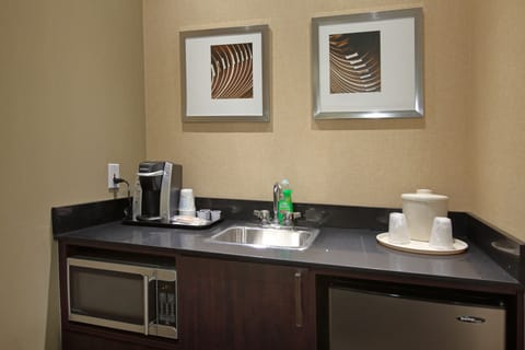 Junior Suite, 1 King Bed, City View (Wet Bar) | Desk, iron/ironing board, free cribs/infant beds, free WiFi