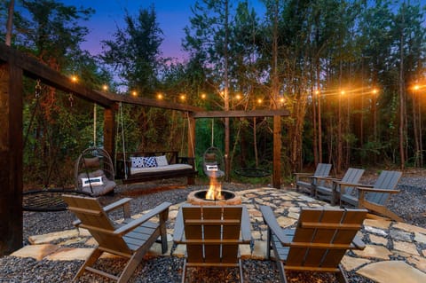 Sip and Stay Hideaway Cabin Outdoor Fire Pit Lounge