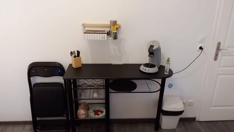 Basic Triple Room, 1 Bedroom | Soundproofing, cribs/infant beds, free WiFi, bed sheets