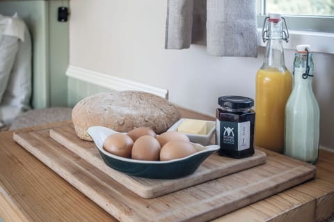 Fridge, stovetop, electric kettle, cookware/dishes/utensils