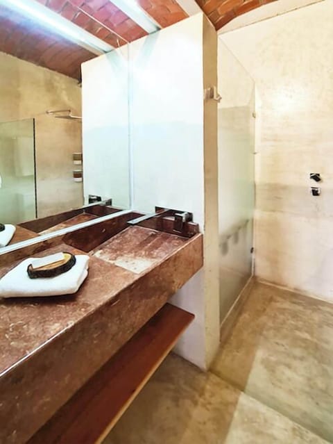 Superior Suite | Bathroom