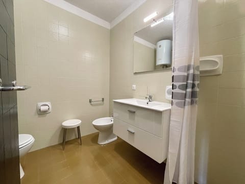 Apartment, 2 Bedrooms, Balcony, Pool View | Bathroom amenities