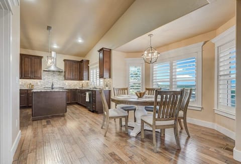 Circle around with your family and pals in the dining area.