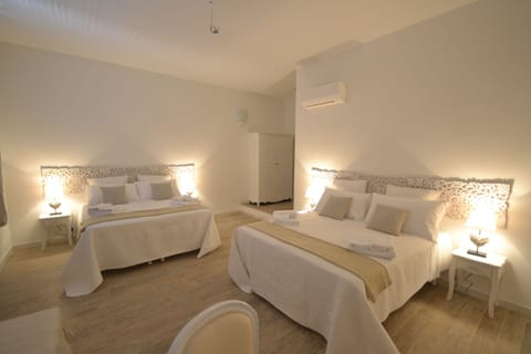 Quadruple Room | In-room safe, desk, laptop workspace, soundproofing