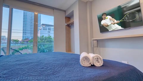 Romantic Room, 1 King Bed, Balcony, City View | Premium bedding, down comforters, memory foam beds, in-room safe