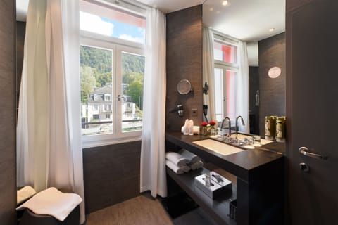 Premium bedding, free minibar items, in-room safe, desk