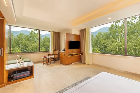 Junior Suite with Jungle View | Minibar, in-room safe, desk, laptop workspace