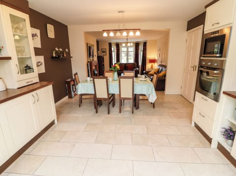 Fridge, dishwasher, cookware/dishes/utensils