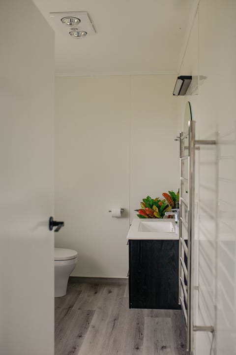 Unit 7 - 2 Bedrooms Unit | Bathroom | Shower, hair dryer, towels