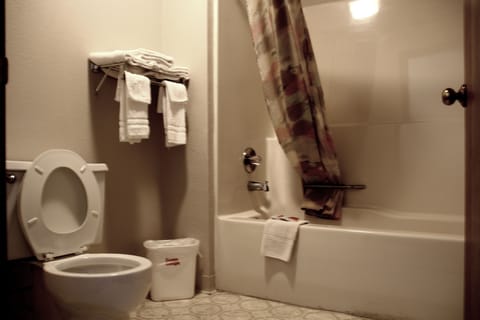 Classic Room | Bathroom | Hair dryer, towels