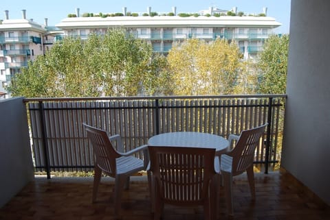 Apartment, 2 Bedrooms, Terrace, Garden View | Balcony