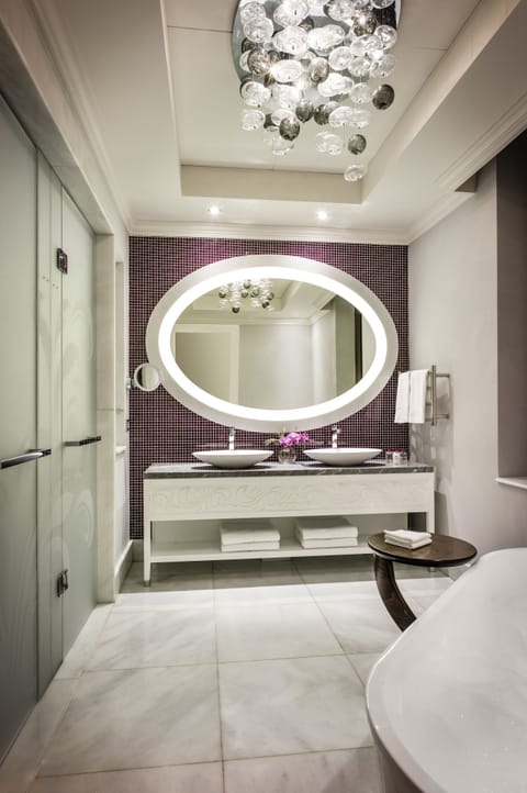 Junior Suite, 1 King Bed, Mountain View (Balcony) | Bathroom | Separate tub and shower, free toiletries, hair dryer, bathrobes