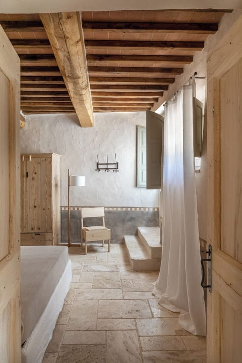 Apartment Casa A | Premium bedding, down comforters, individually decorated, soundproofing