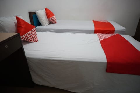 Standard Twin Room | Free WiFi, bed sheets