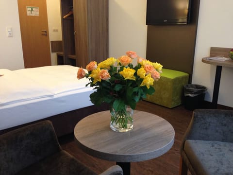 Single Room, 1 Twin Bed | Room amenity