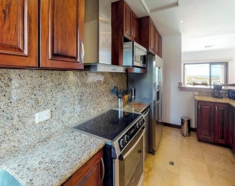 Villa, 3 Bedrooms, Ocean View | Private kitchen | Full-size fridge, microwave, oven, stovetop