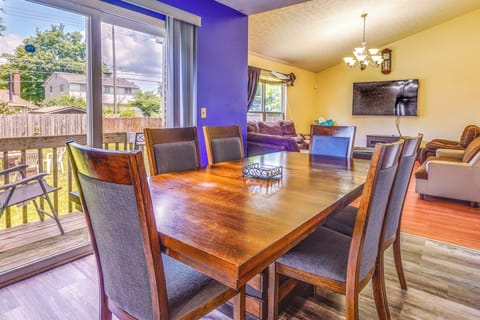 Dining Area | Dining Table | Dishware/Flatware