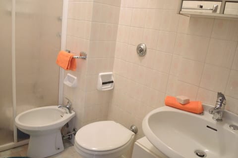 Apartment, 1 Bedroom, Balcony, Garden View | Bathroom