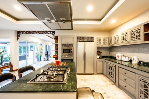 Kinnaree Grand Villa - pool, panoramic views, maid (10755)