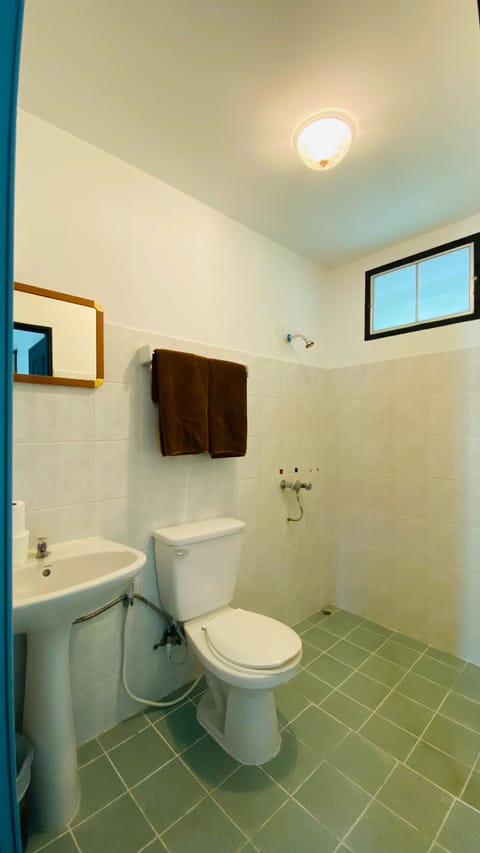 Basic Room, 1 Bedroom, Non Smoking, Balcony | Bathroom