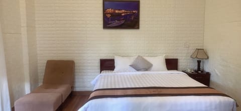 Deluxe Double Room | In-room safe, desk, iron/ironing board, free WiFi