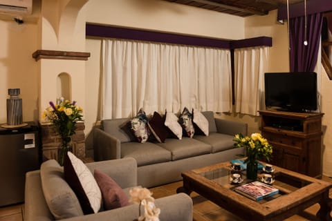 Junior Suite | Living room | TV
