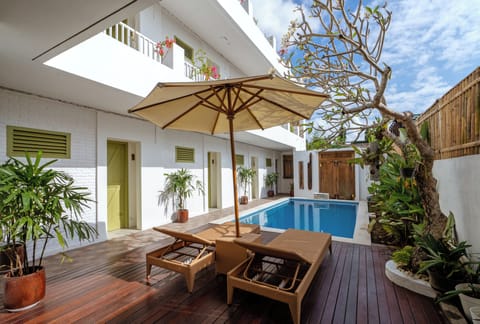 10 outdoor pools